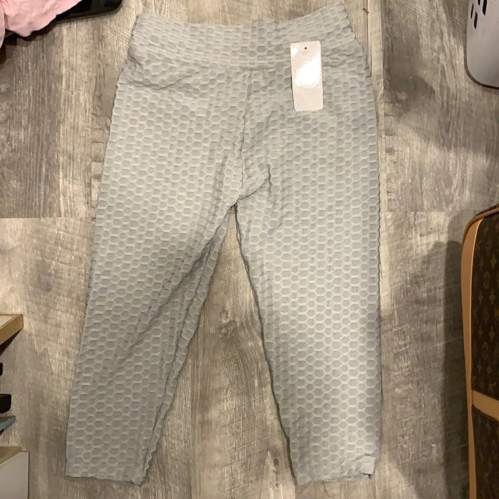 “Tik tok leggings” calf-cut booty lifting leggings